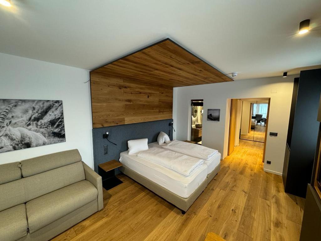 Hotel Kärntnerhof Heiligenblut Exteriör bild
