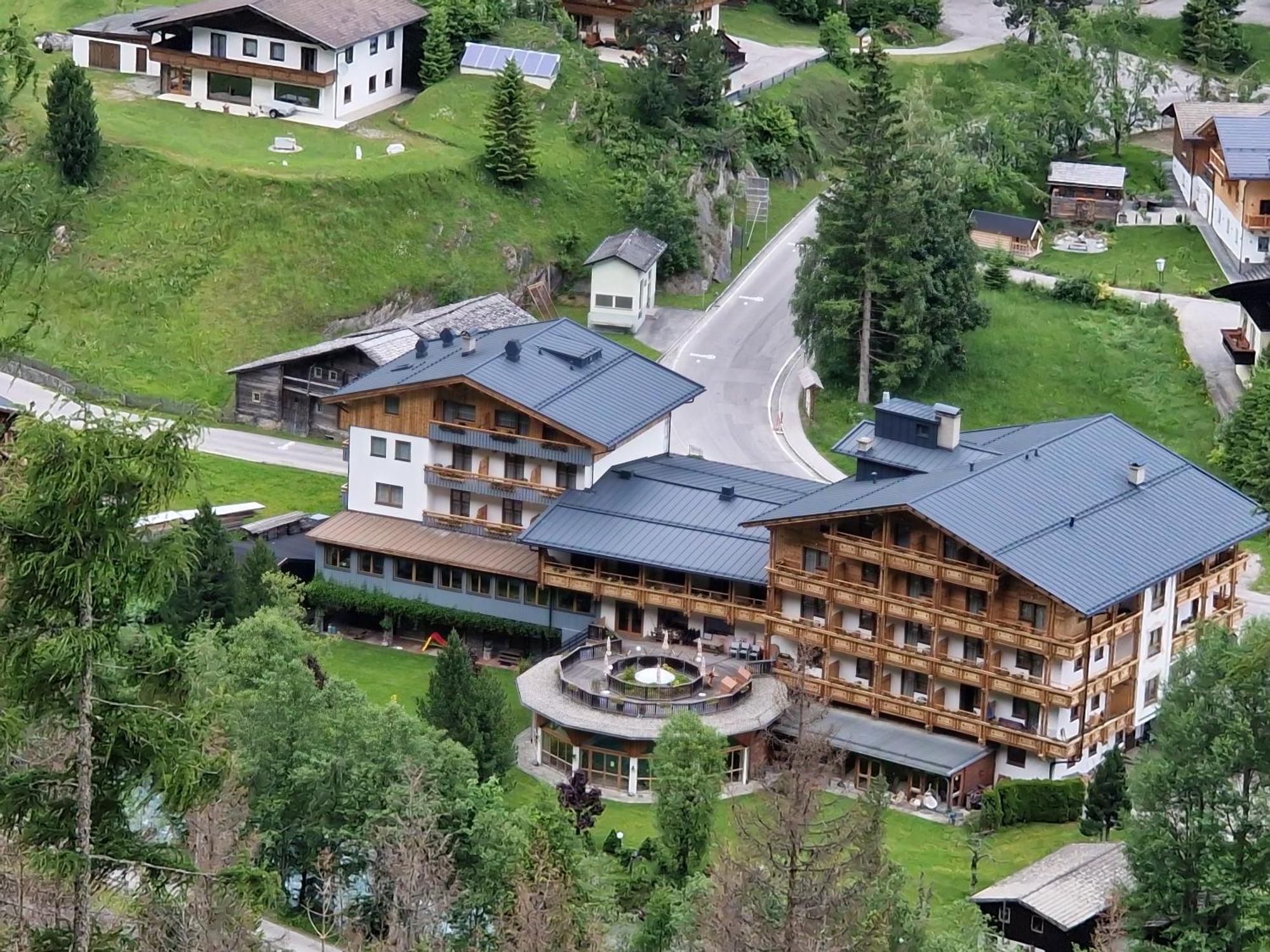 Hotel Kärntnerhof Heiligenblut Exteriör bild