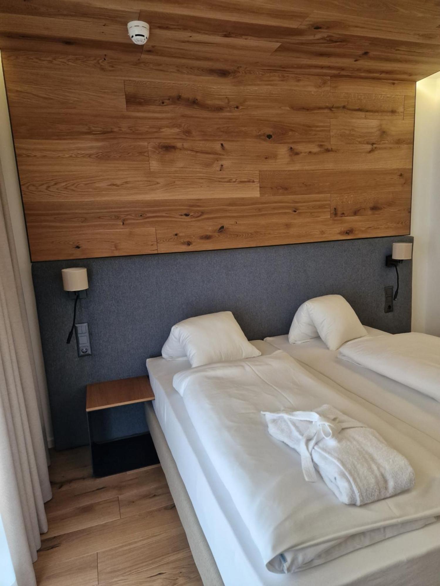 Hotel Kärntnerhof Heiligenblut Exteriör bild