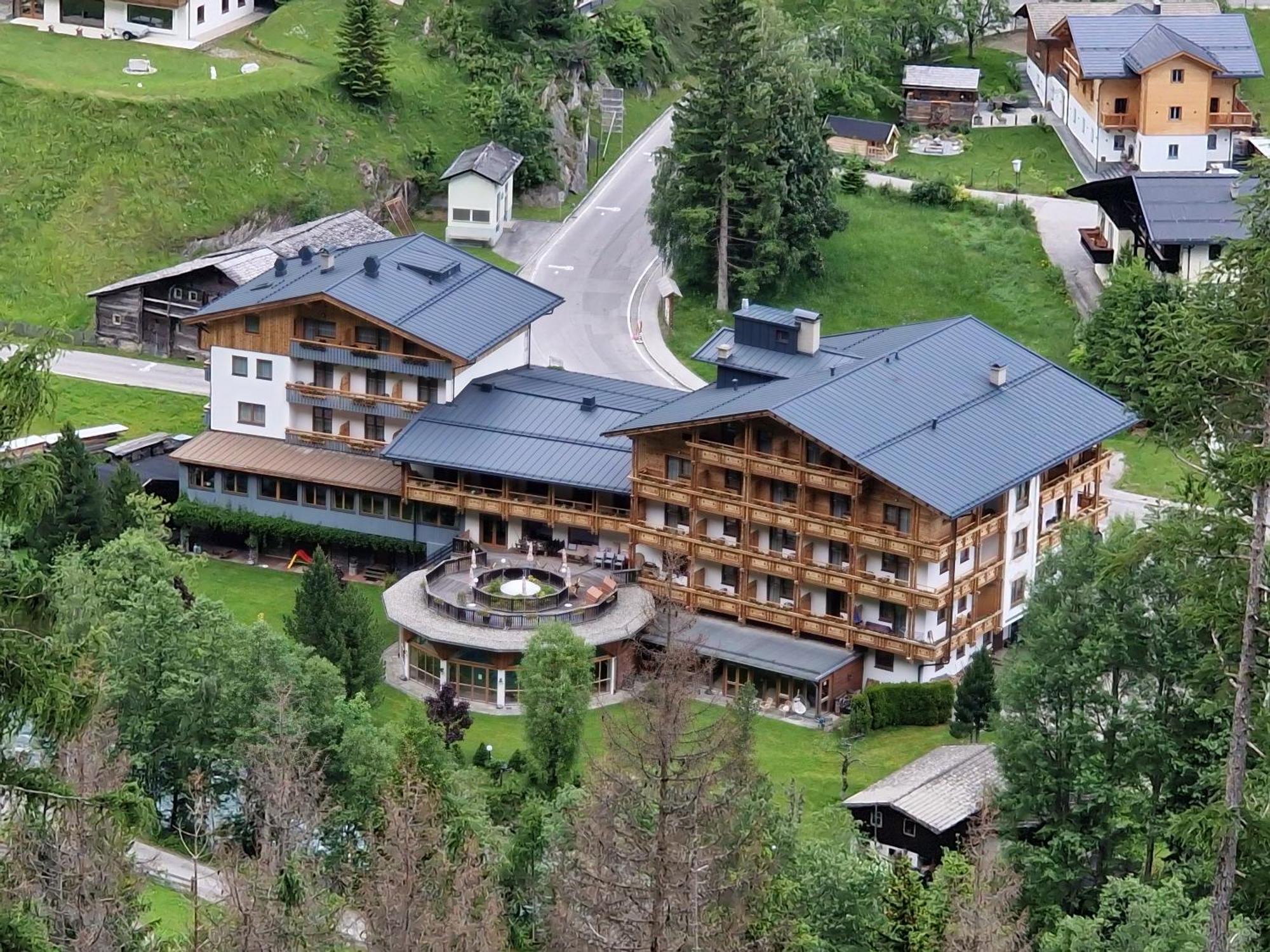 Hotel Kärntnerhof Heiligenblut Exteriör bild