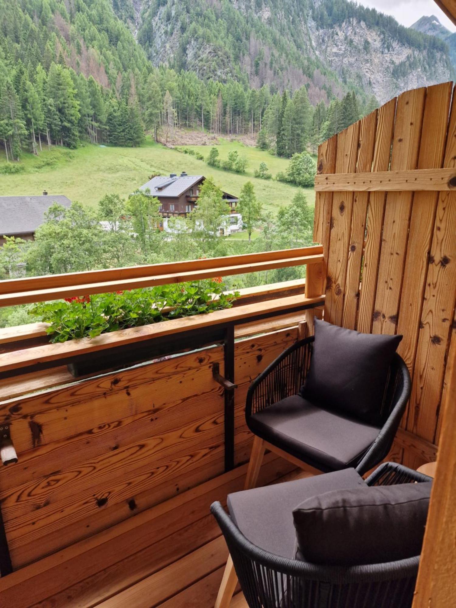 Hotel Kärntnerhof Heiligenblut Exteriör bild